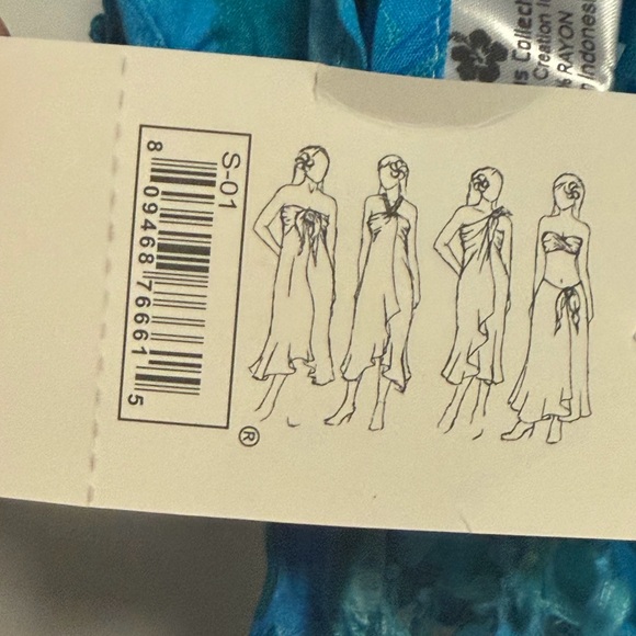 Vibrant Blue Floral Hawaiian Sarong - Picture 6 of 6